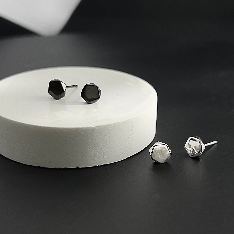 Khuyên tai thẳng nam bạc 925 2 màu đen và trắng hình lục lăng basic (1 chiếc) | GEMY SILVER KN34