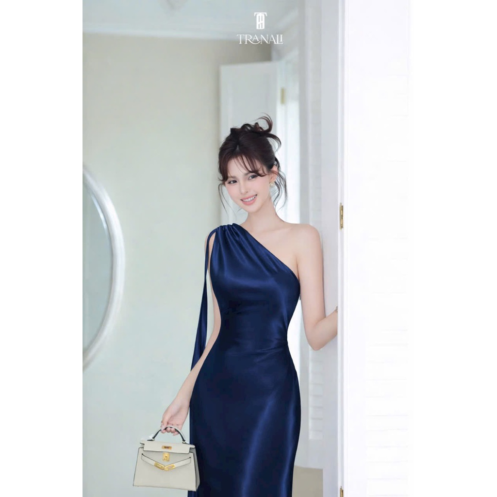 Đầm lụa dự tiệc cổ yếm lệch vai dáng dài sang chảnh - Pusu house