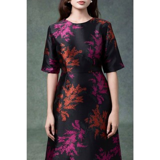 SWANLAKE | Váy Đầm Nữ Maxi Suông Cổ Tròn Vải Gấm Bông Chiết Eo Tay Lỡ Sang Trọng Đi Tiệc D13279