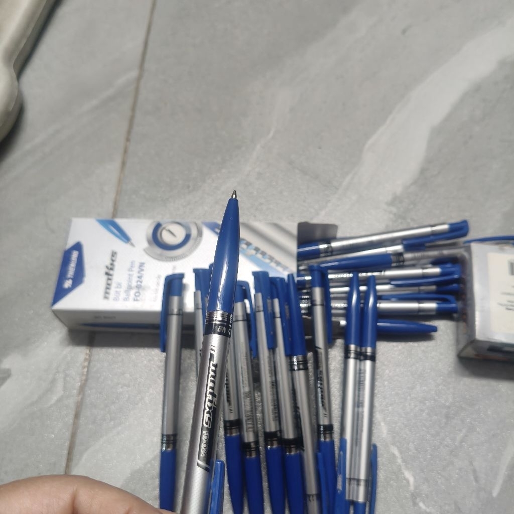 1h*20c bút bi thiên long FO-024