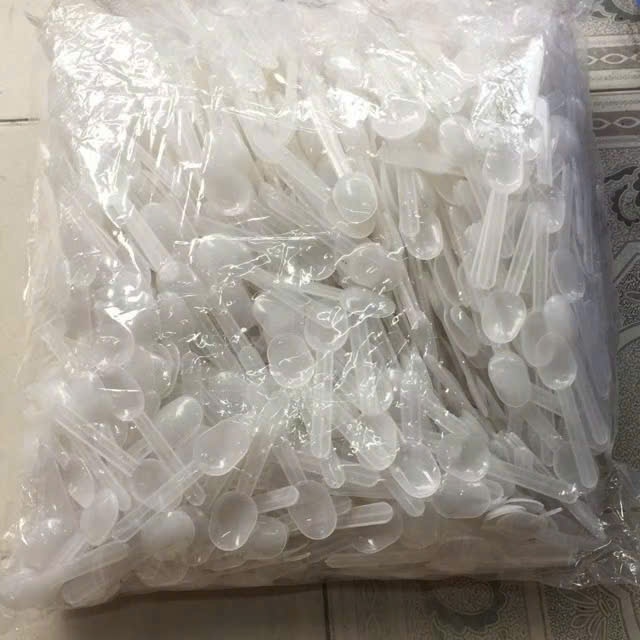Thìa sữa chua trắng loại đẹp Túi 500g, 1000g tiện lợi sử dụng hằng ngày