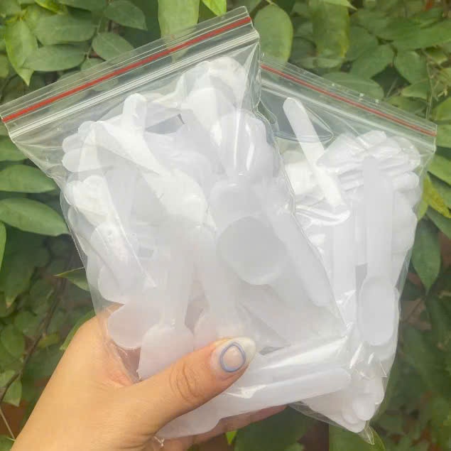 Thìa sữa chua trắng loại đẹp Túi 500g, 1000g tiện lợi sử dụng hằng ngày