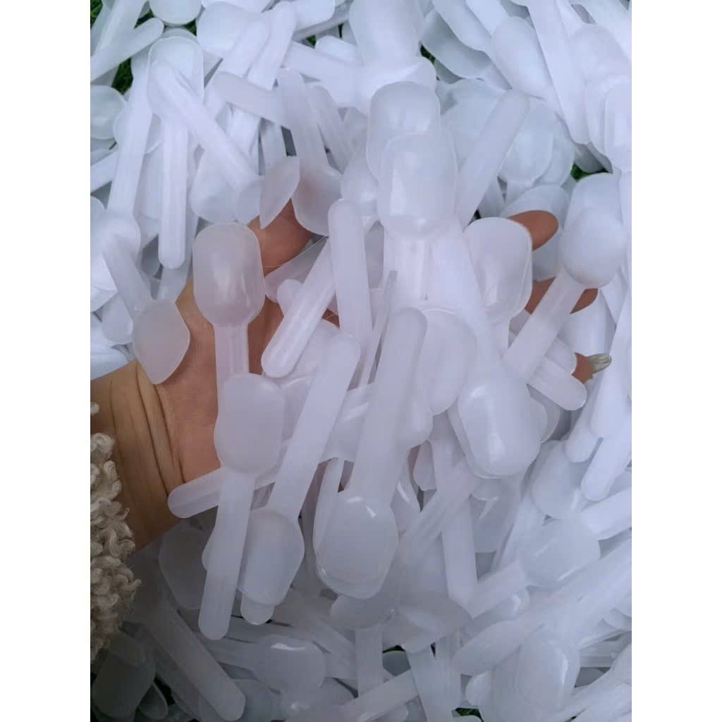 Thìa sữa chua trắng loại đẹp Túi 500g, 1000g tiện lợi sử dụng hằng ngày