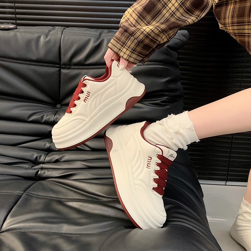 Giày Sneaker Nữ Đế Dày Trắng Kem Phối Đỏ Rượu – Dây Bản To, Tăng Chiều Cao