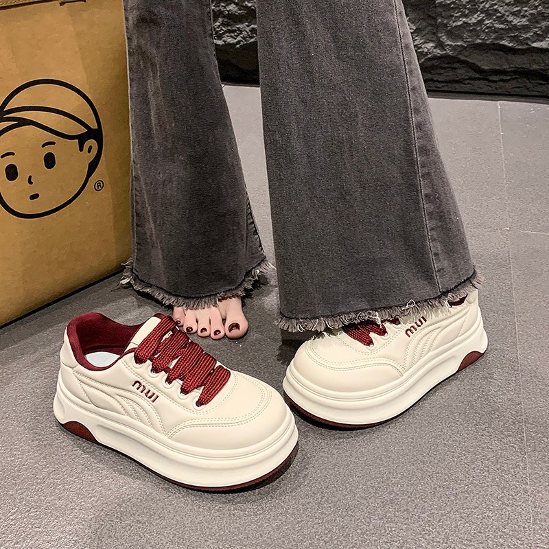 Giày Sneaker Nữ Đế Dày Trắng Kem Phối Đỏ Rượu – Dây Bản To, Tăng Chiều Cao