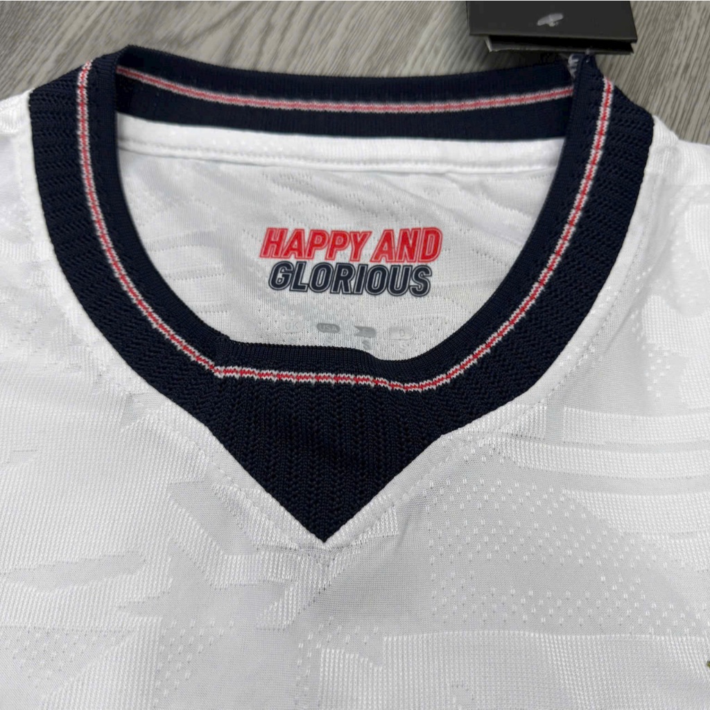 In Tên Số - Bộ Quần Áo Bóng Đá Đội Tuyển Anh World Cup Sân Nhà 2026 - Vải Polyester Gai Thái Cao Cấp