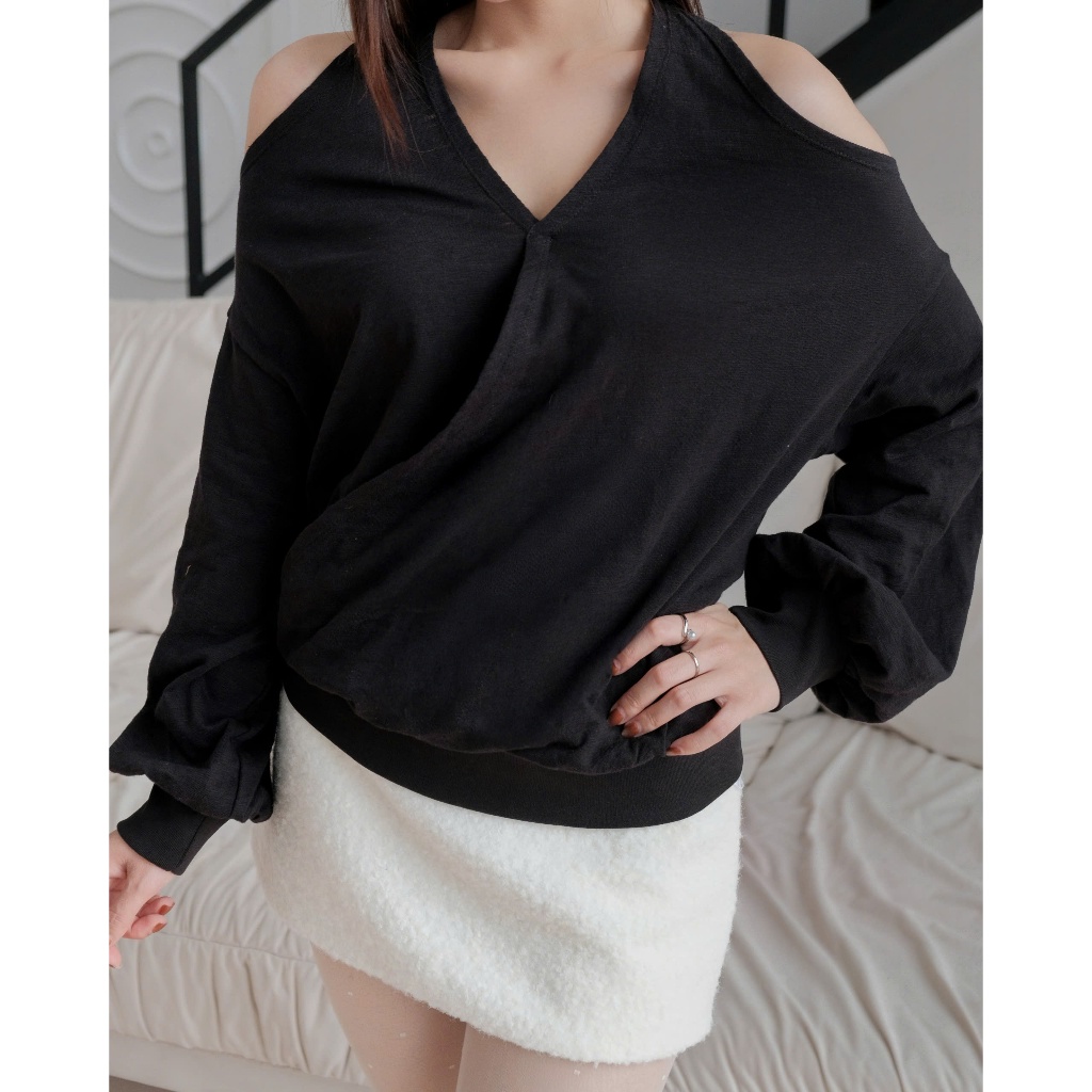 Áo Nữ VANGELI TOP Form Rộng Cổ Yếm Cut Out SECODEE