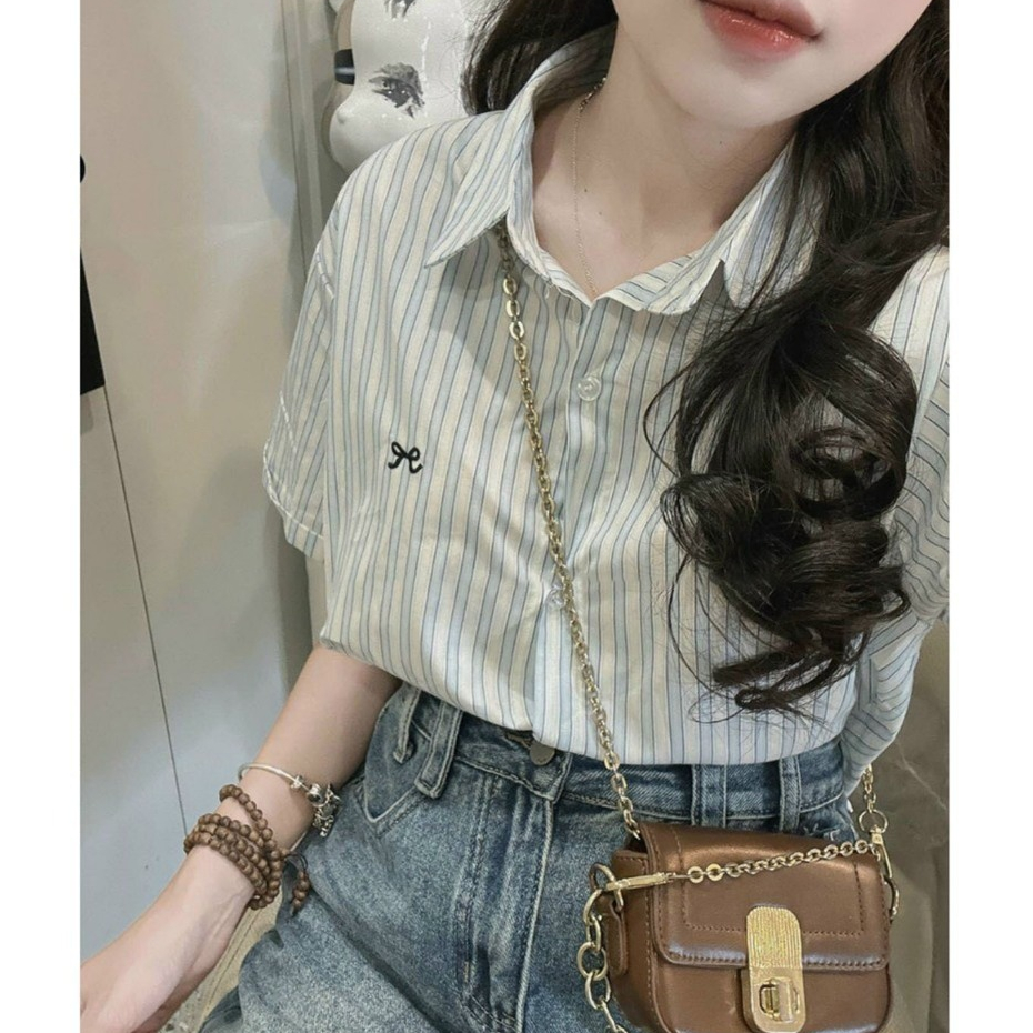 áo sơ mi kẻ sọc nữ cộc tay thêu nơ , áo sơ mi nữ cộc tay thêu nơ kiểu dáng hàn quốc Huyenstore.23 (A142)