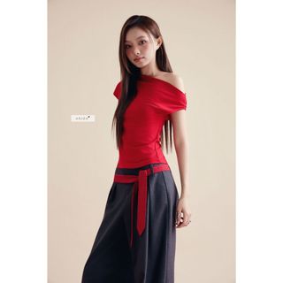 𝐁𝐞𝐭𝐭𝐲 𝐓𝐨𝐩 - Áo thun kiểu nữ lệch vai trái (TẶNG KÈM DÂY) nhiennhienvintage NAT00011