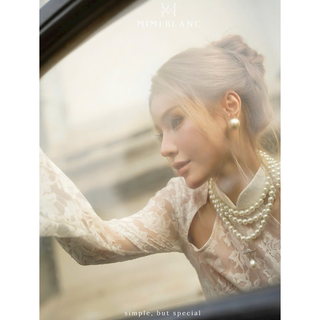 Áo dài ren cổ cut out Mimi Blanc