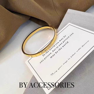 Vòng tay nữ unisex titan trơn form oval bề mặt kẻ sọc ô vuông mạ vàng 18K không gỉ có khoá mở CF32 BY ACCESSORIES