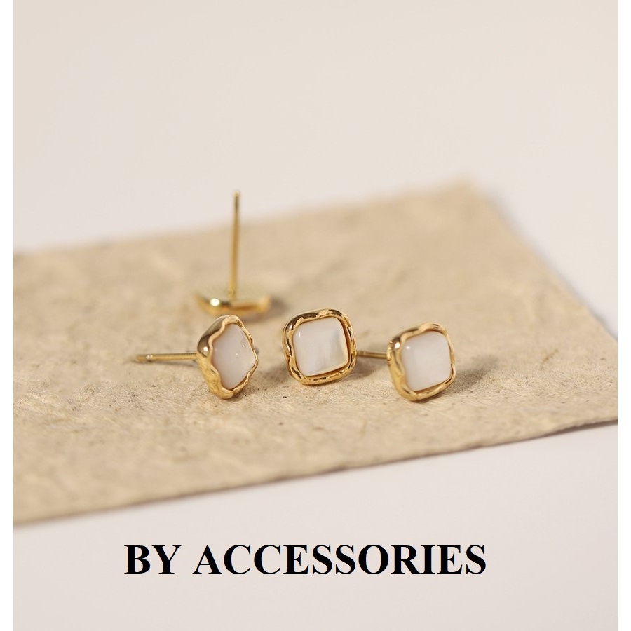 Bông tai nữ titan hình vuông nhỏ xinh khảm xà cừ trắng vỏ sò tự nhiên mạ vàng không gỉ WE2559 BY ACCESSORIES