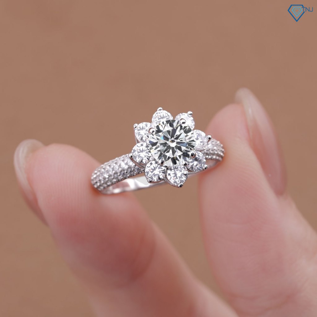 Nhẫn bạc nữ đính Moissanite 6.5ly xi kim kiểm định GRA mặt bông hoa 8 cánh tinh tế, sang trọng NNM0004 - Trang Sức TNJ