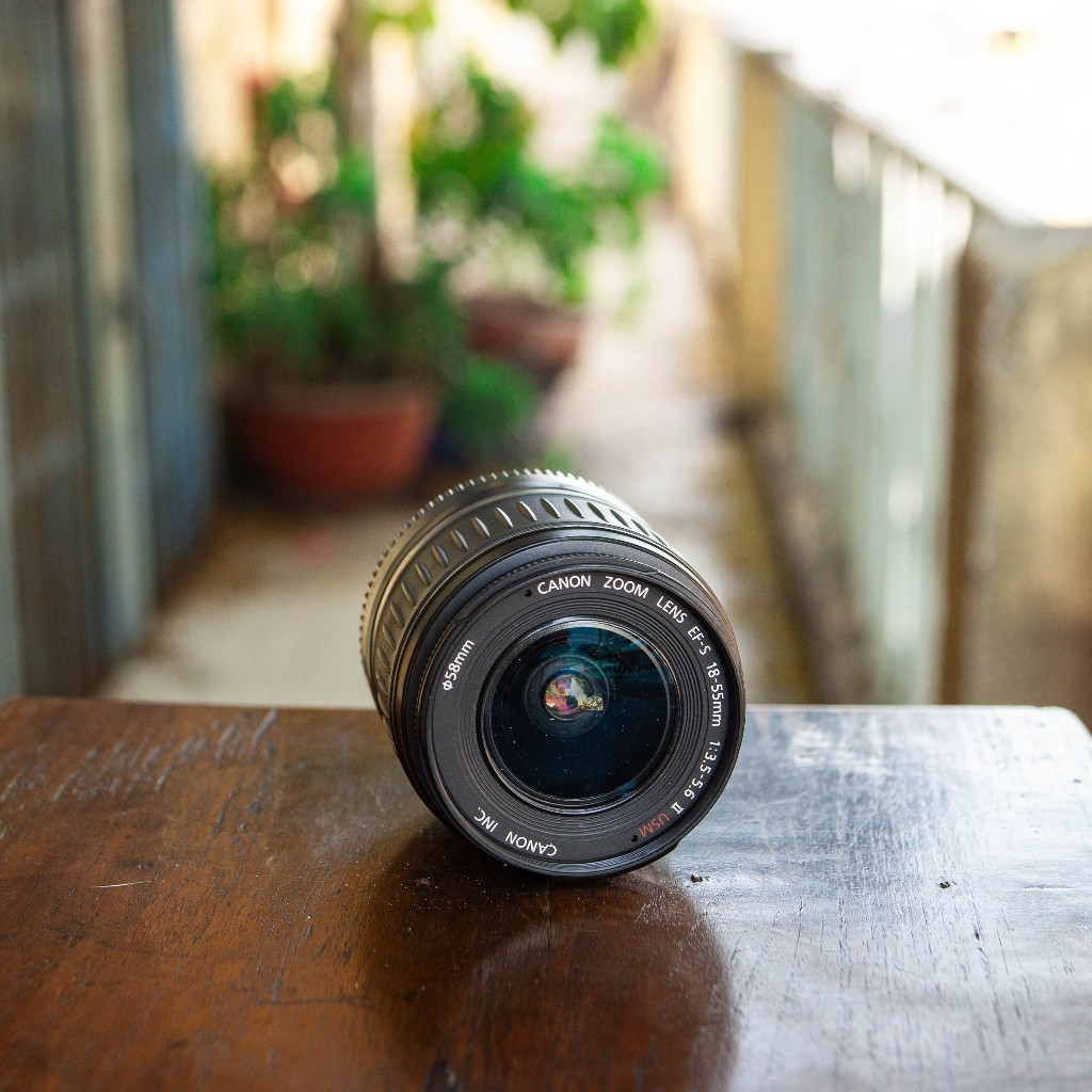 Canon EOS Kiss Digital N – Zoom Lens EF 35–80mm f/4–5.6 [DSLR