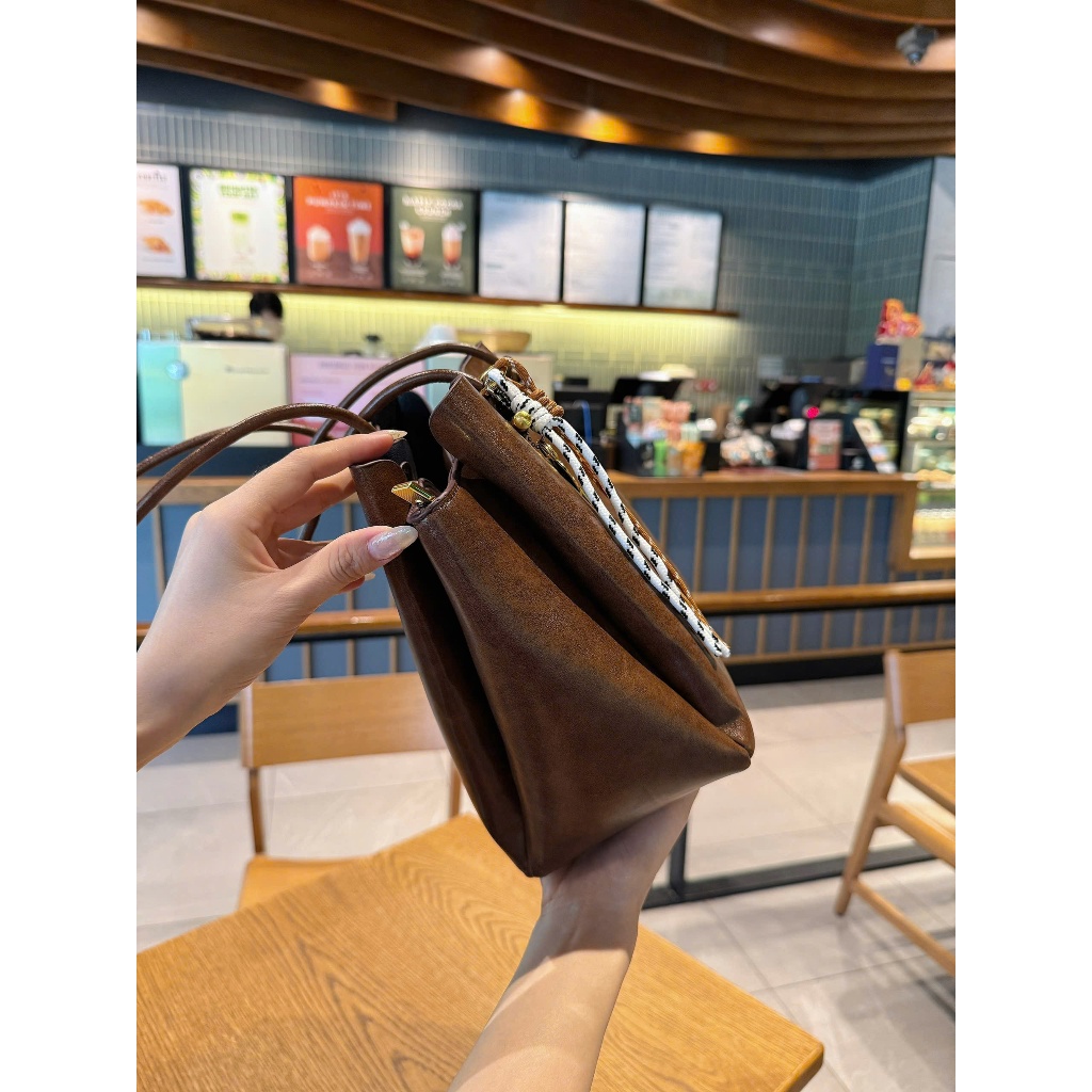 Túi xách công sở Chi.ô ba ngăn size 28cm tặng kèm charm đeo vai đi làm đi chơi siêu xinh