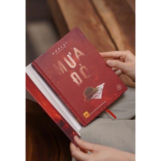 Sách Mưa Đỏ - Bản Thường , Ấn Bản Đặc Biệt Bìa Cứng Kèm Hộp (Bộ/Lẻ 2 Cuốn)