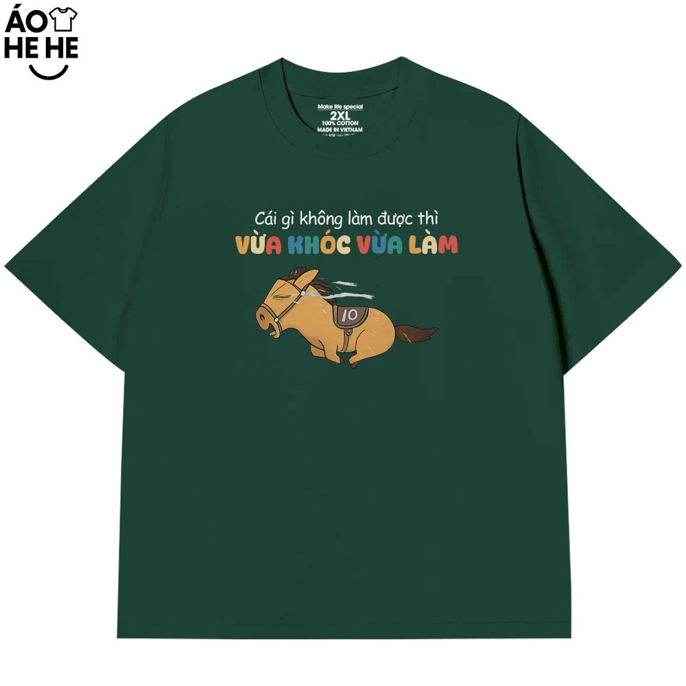 Áo Thun In Chữ Hài Hước Vừa Làm Vừa Khóc Câu Nói Text Văn Phòng Công Sở Form Rộng Cotton 230gsm