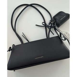 Túi đeo vai Bow Elongated Trapeze Charles & Keith