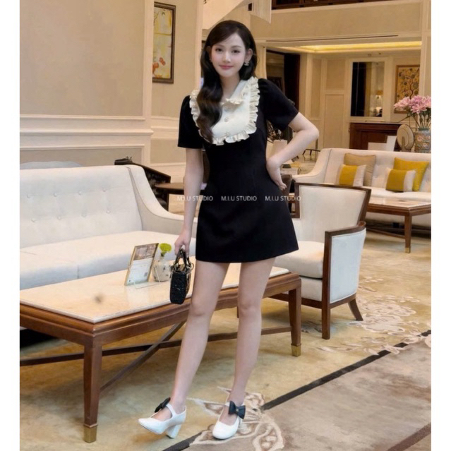MIU.STUDIO • Váy nữ cộc tay phối cổ bẻ viền bèo đính cúc ngọc sang chảnh , Đầm thiết kế dáng ngắn tiểu thư thanh lịch