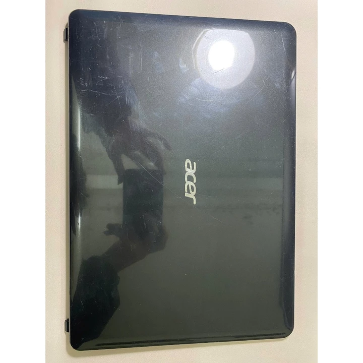 Vỏ Laptop Acer E1-471 cũ xấu như ảnh