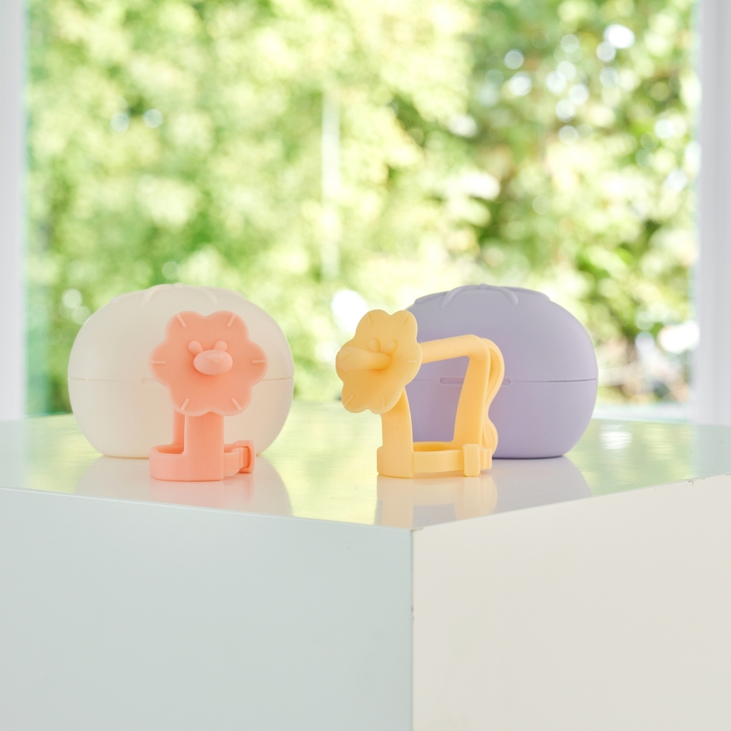 [kèm hộp đựng] Gặm Nướu Moyuum Hình Sư Tử Cho Bé – Silicone An Toàn, Dễ Cầm dành cho bé từ 3M+