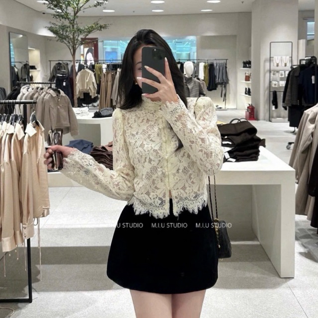 “Dora Top” Áo ren hoa cổ tàu tay bồng đính khuy ngọc cao cấp,Áo thiết kế kiểu nữ dáng ngắn tiểu thư đi chơi đi tiệc