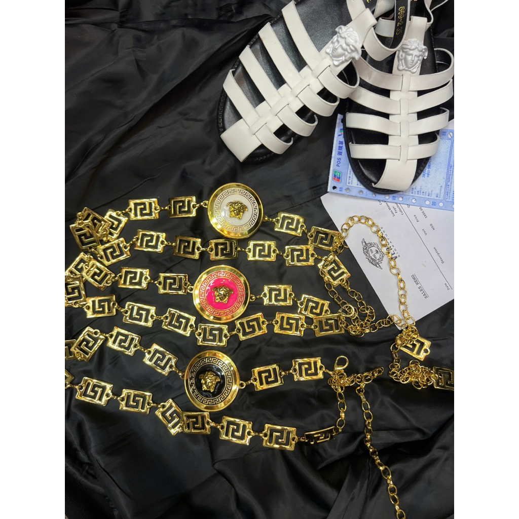 Dây nịt xích Versace phối đầm quần váy siêu soang