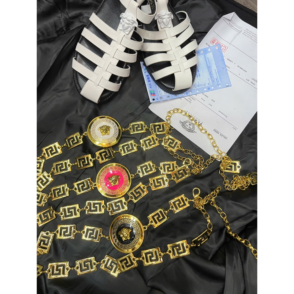 Dây nịt xích Versace phối đầm quần váy siêu soang