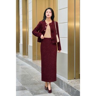 Áo Dạ Dáng Ngắn Cổ Tròn Trang Trí Hoa Đính Kèm Phối Chân Váy Dáng Ôm Cạp Liền Xẻ Sau LAMER L62F25T008 L65W25T028