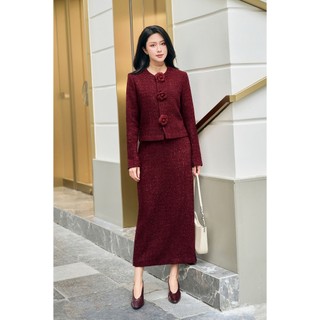 Áo Dạ Dáng Ngắn Cổ Tròn Trang Trí Hoa Đính Kèm Phối Chân Váy Dáng Ôm Cạp Liền Xẻ Sau LAMER L62F25T008 L65W25T028