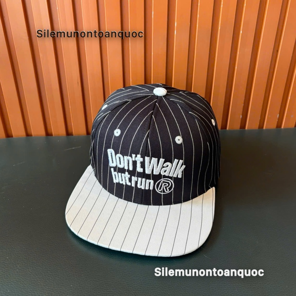 Mũ hiphop Don ‘t walk mang ngược - Nón lưỡi trai hoạ tiết gạch in phối khoá nhựa bấm siêu đẹp