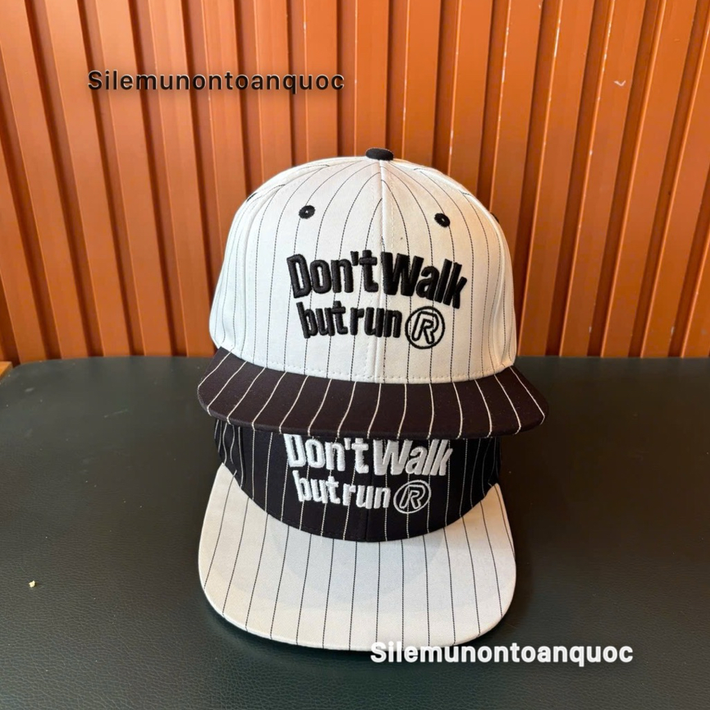 Mũ hiphop Don ‘t walk mang ngược - Nón lưỡi trai hoạ tiết gạch in phối khoá nhựa bấm siêu đẹp