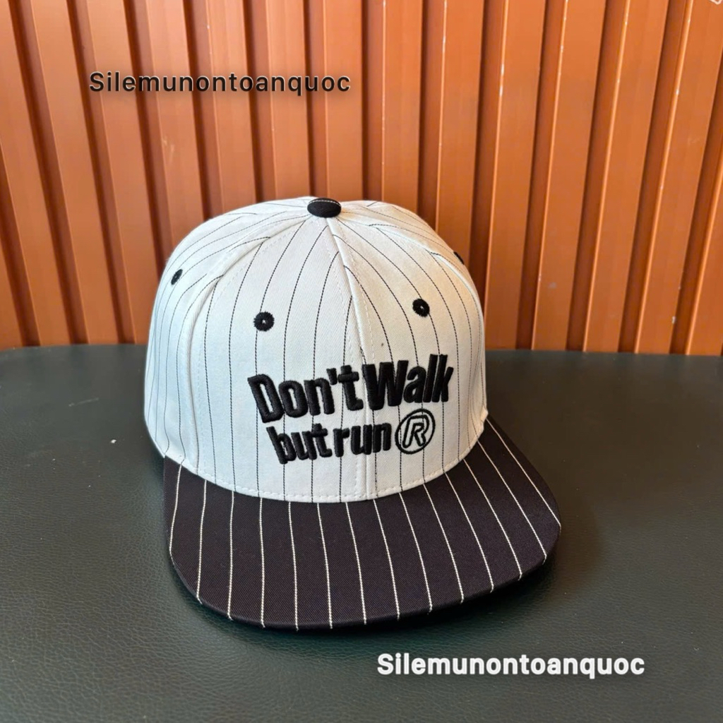 Mũ hiphop Don ‘t walk mang ngược - Nón lưỡi trai hoạ tiết gạch in phối khoá nhựa bấm siêu đẹp