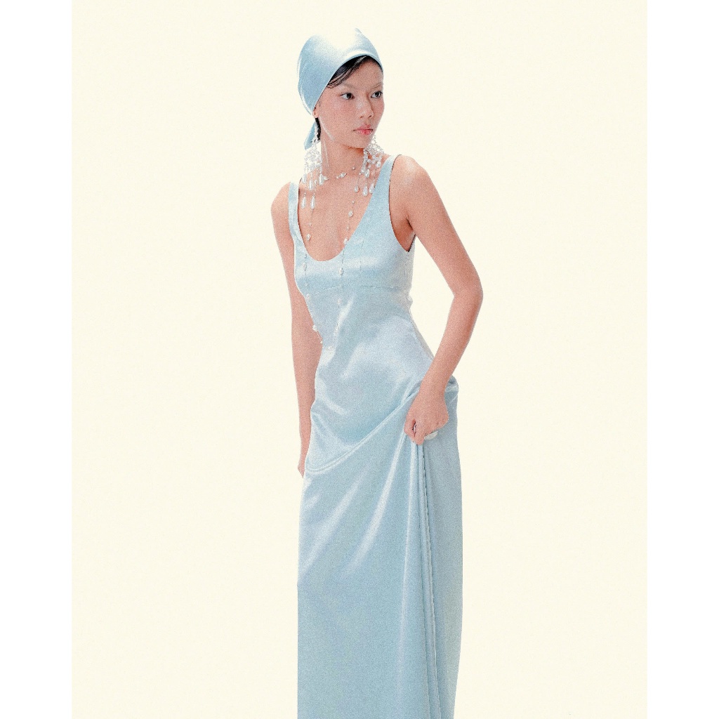 Normallife | DRESS 27 | Đầm lụa 2 dây bản rộng dáng suông dài với phần cổ khoét sâu gợi cảm tinh tế | BigBuy360 - bigbuy360.vn