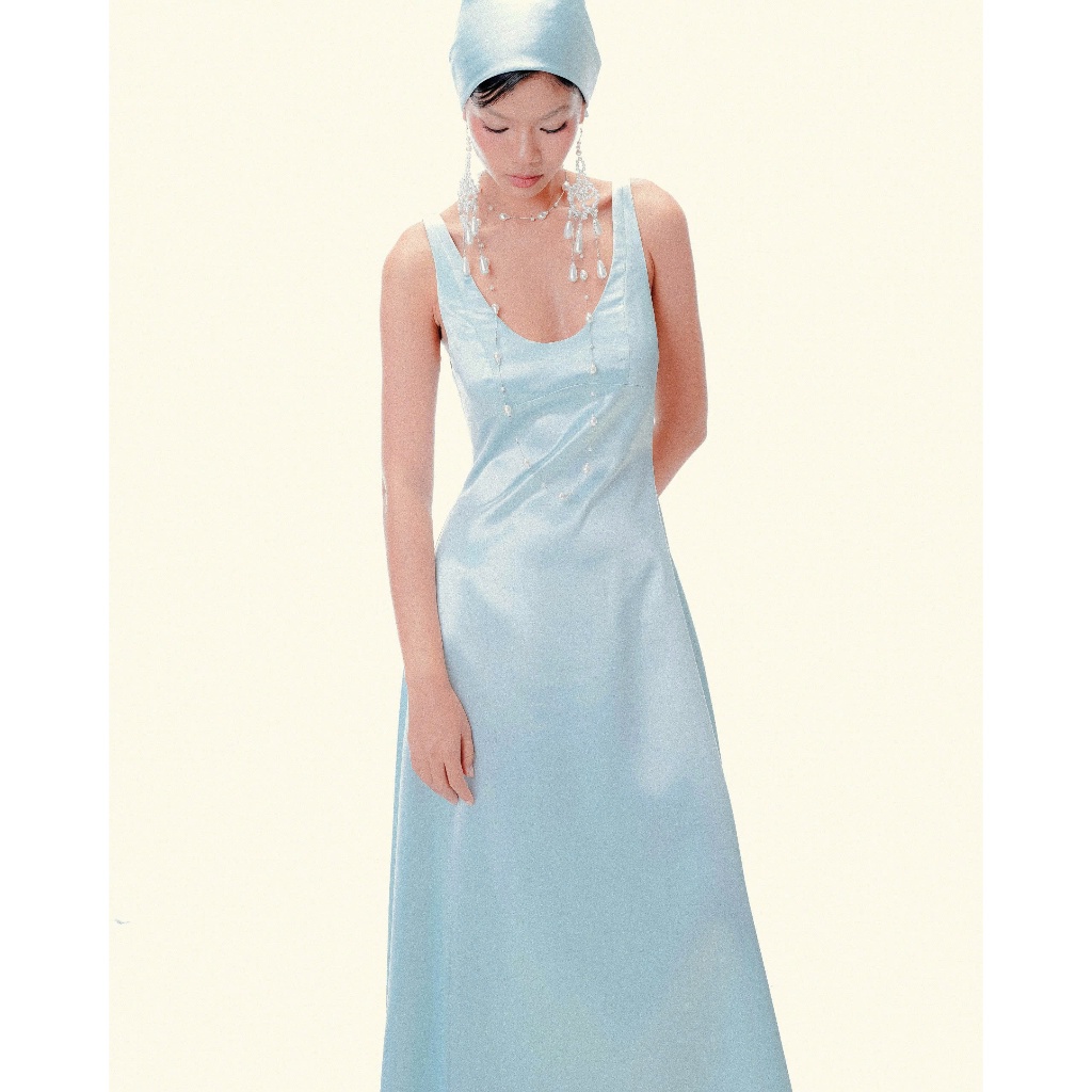 Normallife | DRESS 27 | Đầm lụa 2 dây bản rộng dáng suông dài với phần cổ khoét sâu gợi cảm tinh tế | BigBuy360 - bigbuy360.vn