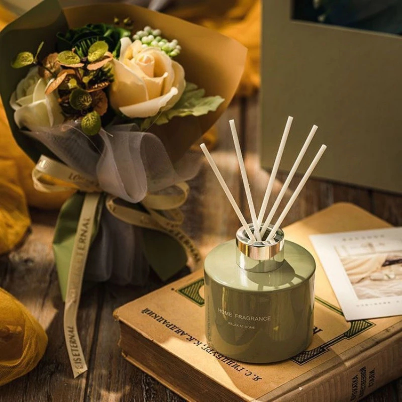 Set Hộp Quà Tinh Dầu Khuếch Tán Hoa Lụa Cao Cấp – Kèm Bó Hoa Sang Trọng, Tặng Thiệp, Quà Sinh Nhật & Giáng Sinh