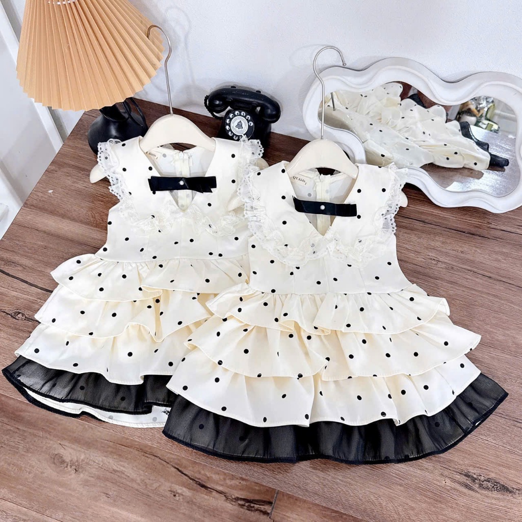 Set váy Poba Kids (M-227). Váy bé gái kiểu dáng tầng họa tiết chấm bi, mix ren và thiết kế cổ áo độc đáo