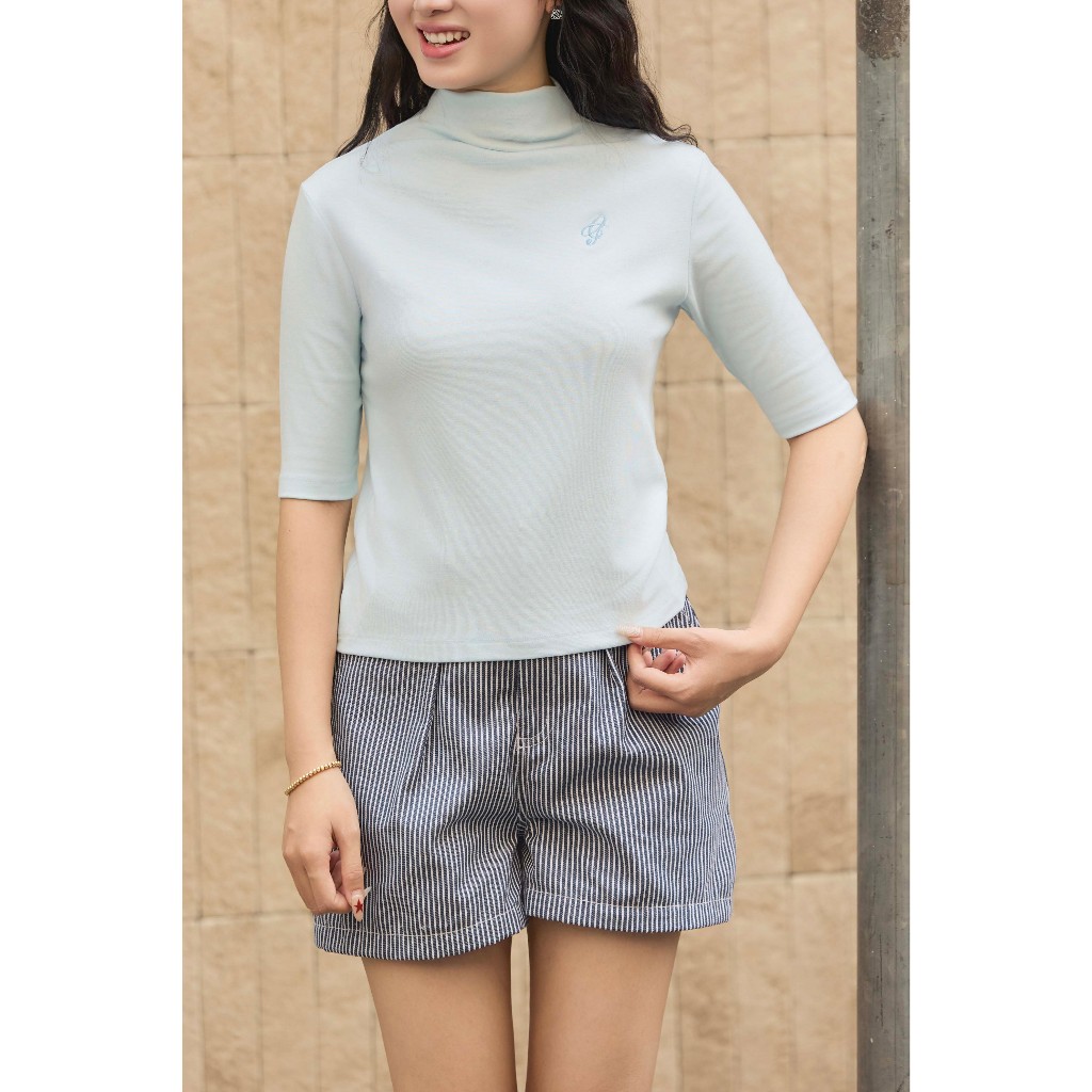 Áo thun nữ cổ cao Gmorning - GUMAC tay lửng thân trước có thêu chữ lai áo ngang YATG01045