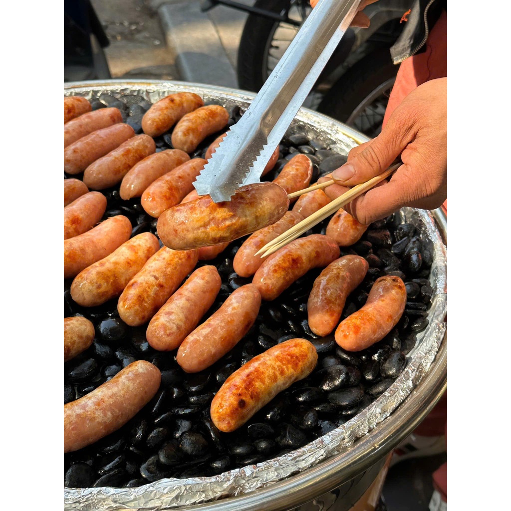 Đá Nướng BBQ Đen 1kg – Nướng Xúc Xích, Lạp Xưởng, Giữ Nhiệt Tốt