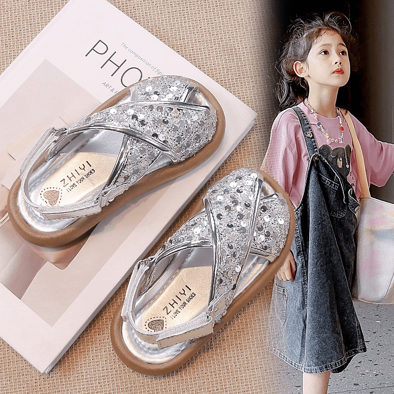[M057] Sandal Bé Gái Quai Chéo Đính Kim Sa Cao Cấp - Giày Hè Bé Gái Phong Cách Hàn Quốc Điệu Đà (Bạc/Đen) TH Kids