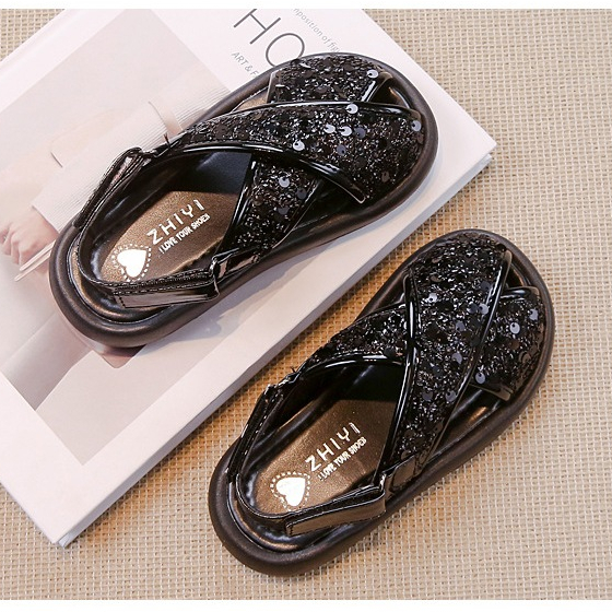 [M057] Sandal Bé Gái Quai Chéo Đính Kim Sa Cao Cấp - Giày Hè Bé Gái Phong Cách Hàn Quốc Điệu Đà (Bạc/Đen) TH Kids
