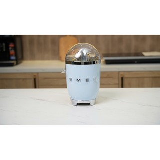 Máy vắt cam SMEG CJF11 phong cách Retro 50s Style, chất liệu cao cấp không chứa BPA, an toàn sử dụng GermanySnT HCM