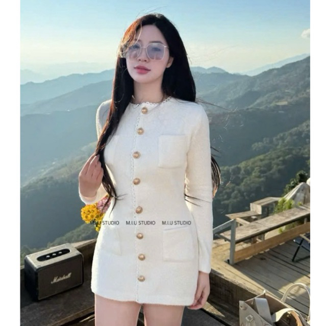 Váy dạ lông thỏ thiết kế dáng A dài tiểu thư phối viền ren đính khuy đồng thiết kế đơn giản basic, chất lông thỏ mềm mịn