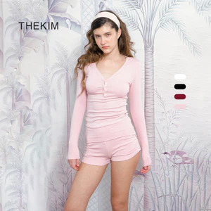 THEKIM Set Elin Lounge áo dài tay đính cúc cổ mix quần short nhún cạnh , đồ bộ chất liệu thun tăm CS390