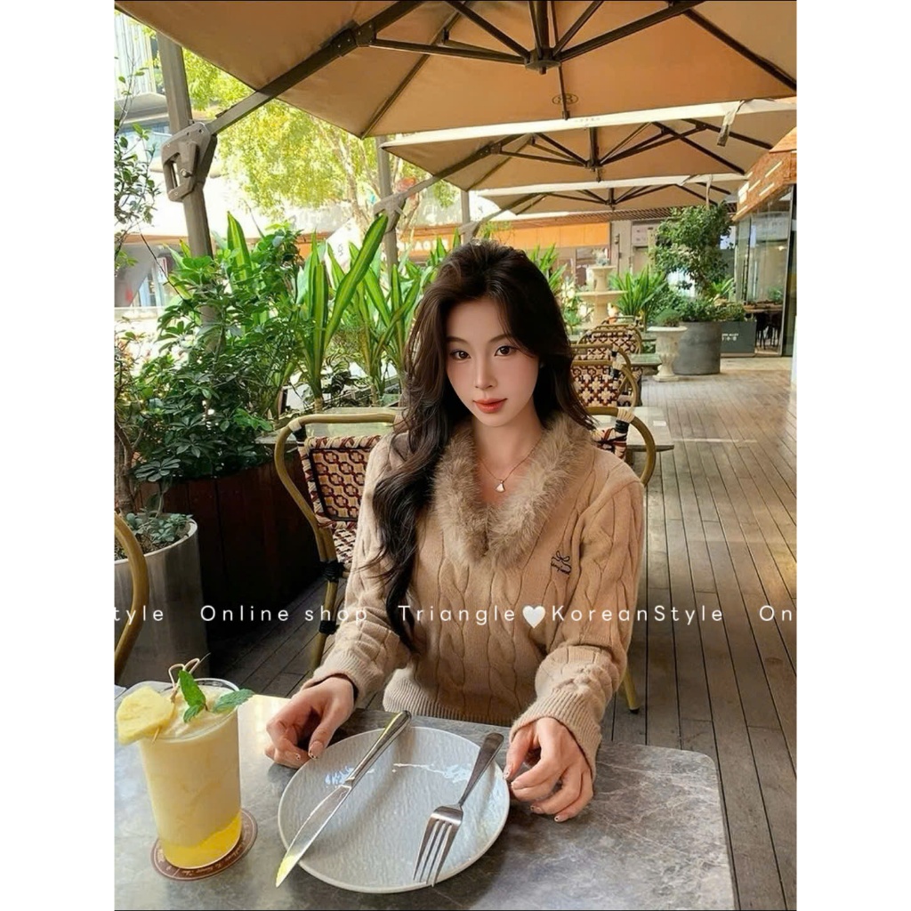 TRIANGLE - Coco Sweater (Cân nhắc kỹ, return is not welcomed)- Áo len cổ lông chữ V Hàn Quốc thanh lịch