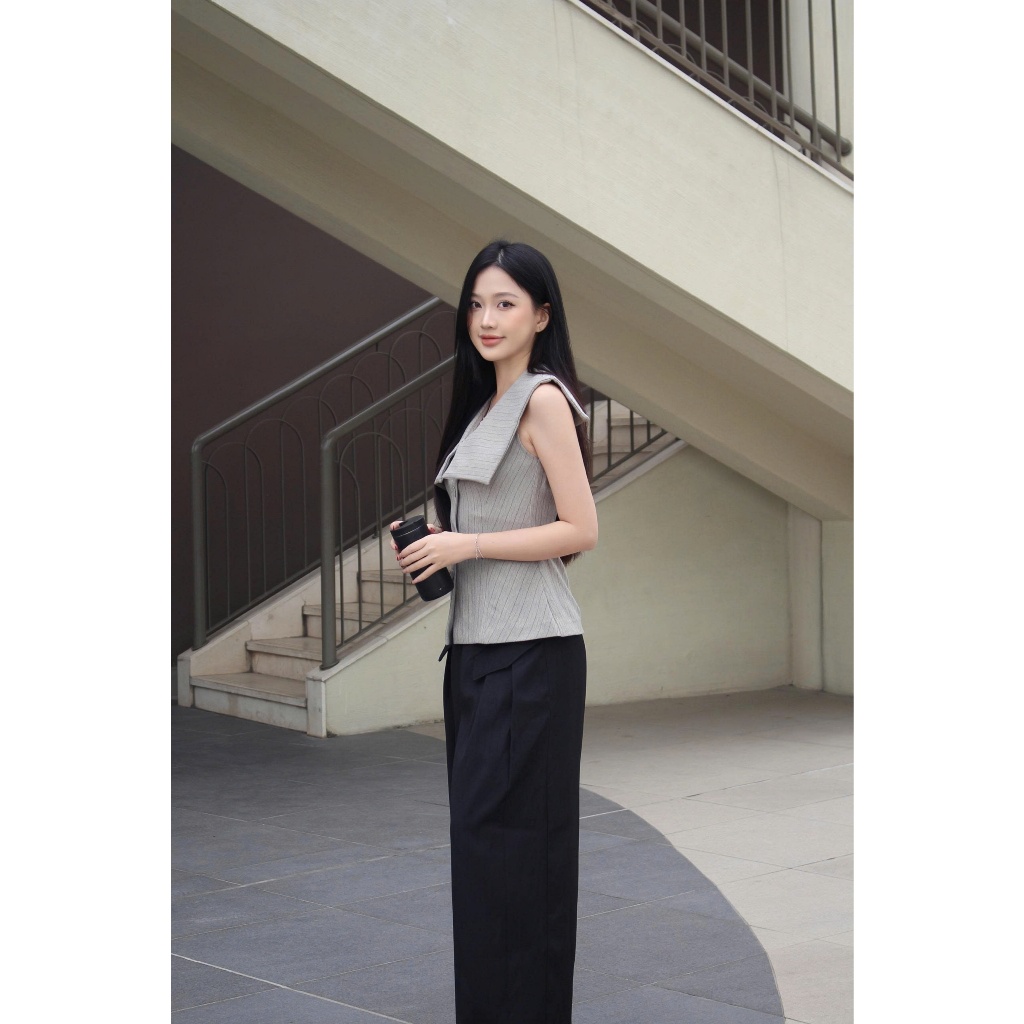 LABAVISTA Áo gile cổ bản to cách điệu vải sọc cao cấp thiết kế tôn dáng hiện đại thanh lịch