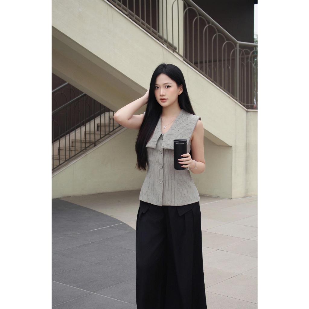 LABAVISTA Áo gile cổ bản to cách điệu vải sọc cao cấp thiết kế tôn dáng hiện đại thanh lịch