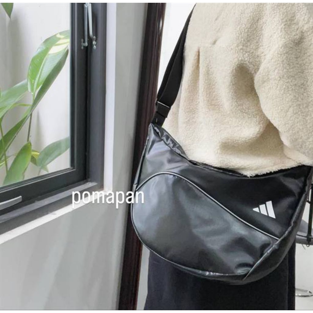 Túi đeo chéo màu đen xuất xịn size 15x25cm t3439