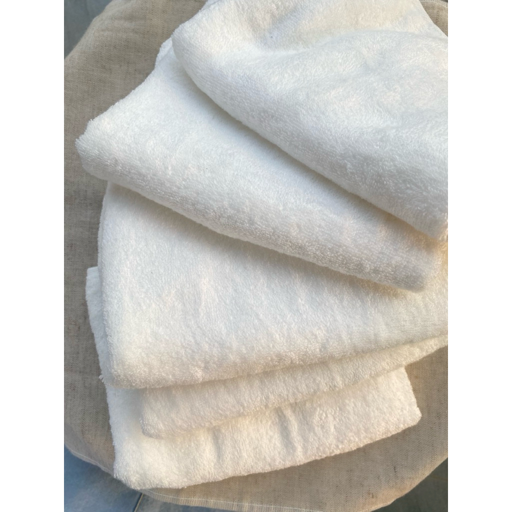 Combo 2 khăn mặt màu trắng hàng xuất dư