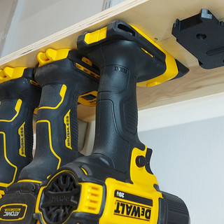 Giá Treo Máy Khoan Pin DeWalt Gắn Tường / Gầm Kệ – Treo Máy Khoan DeWalt – Chắc Chắn Gọn Gàng